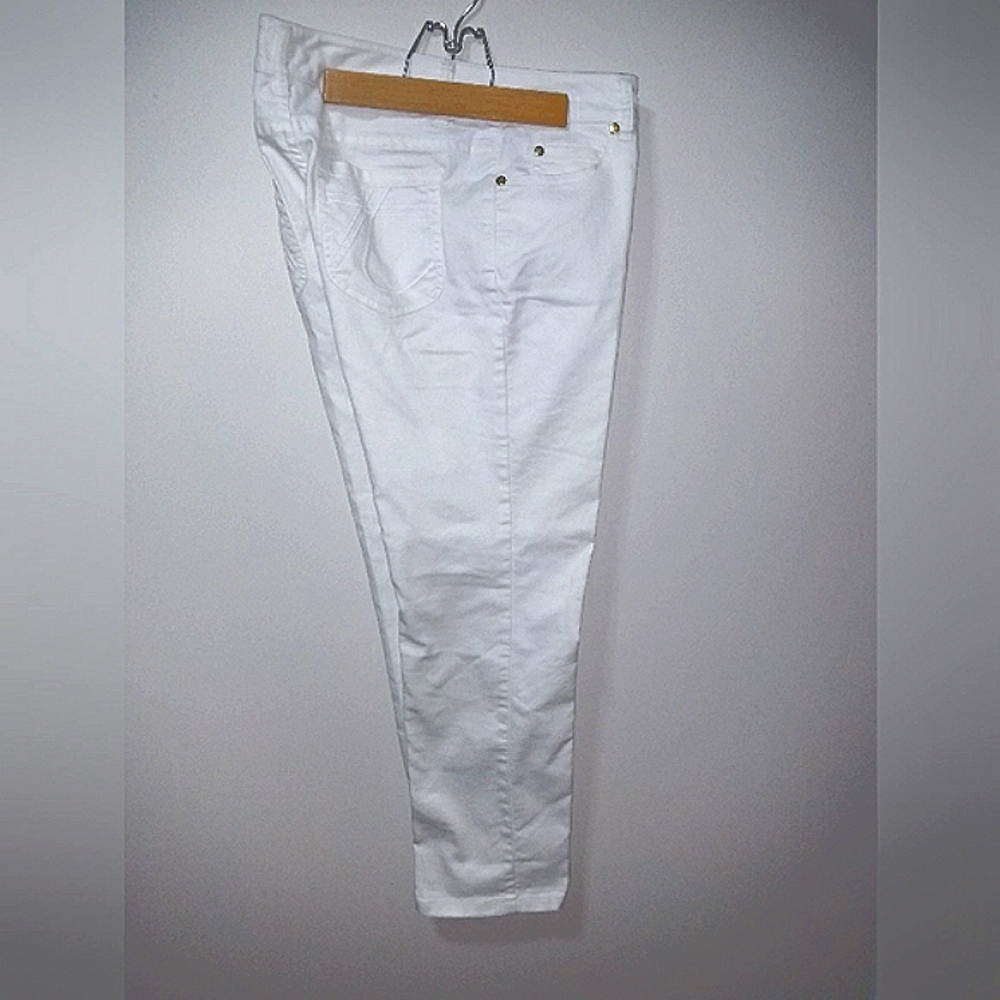 🥀🌸white mid rise jeans size 10 petite